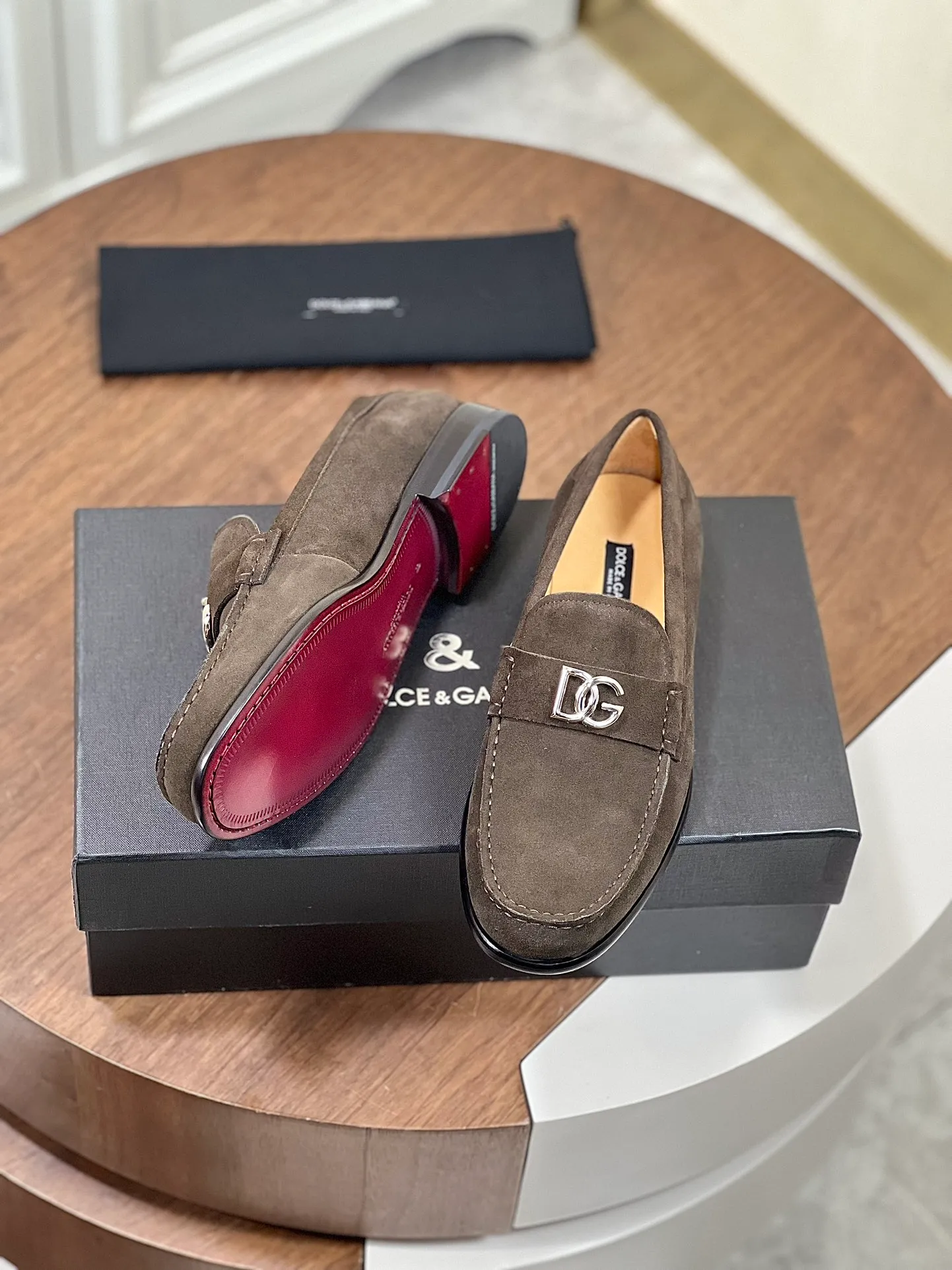 Factory price: 960💰••New product••Dolce&Gabb*_Dg high-end men's formal shoes and casual leather shoes. First-layer cowhide upper imported from Italy. You can see the leather texture at a glance. Breathable calfskin lining. High-end and luxurious leather outsole. Unique style. Finely crafted details! Size: 39-44 (38.45.46 customized)